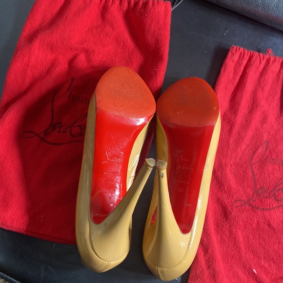 Authentic CHRISTIAN LOUBOUTIN
Very Prive 120 Patent Leather Pumps
Size: 10 - Picture 4 of 7